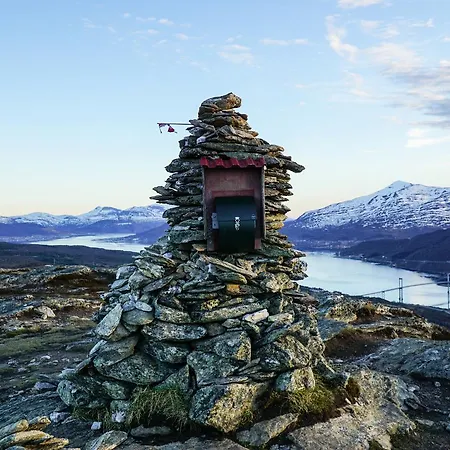 Tjeldsundbrua Camping Hotell Evenskjer