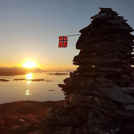 Tjeldsundbrua Camping Hotel 2*