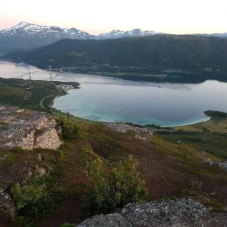 Tjeldsundbrua Camping Hotell 2*