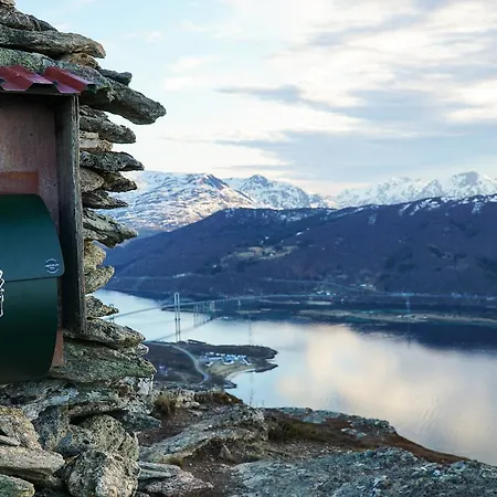 Tjeldsundbrua Camping Отель 2*